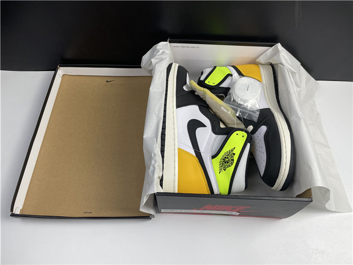 Jordan1 White Black Volt University Gold 555088-118