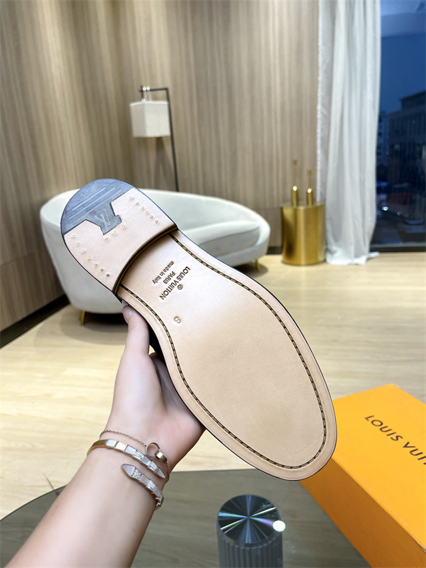 Lv Loafer 043
