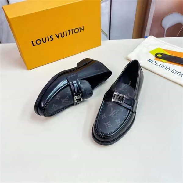 Lv Loafer 047