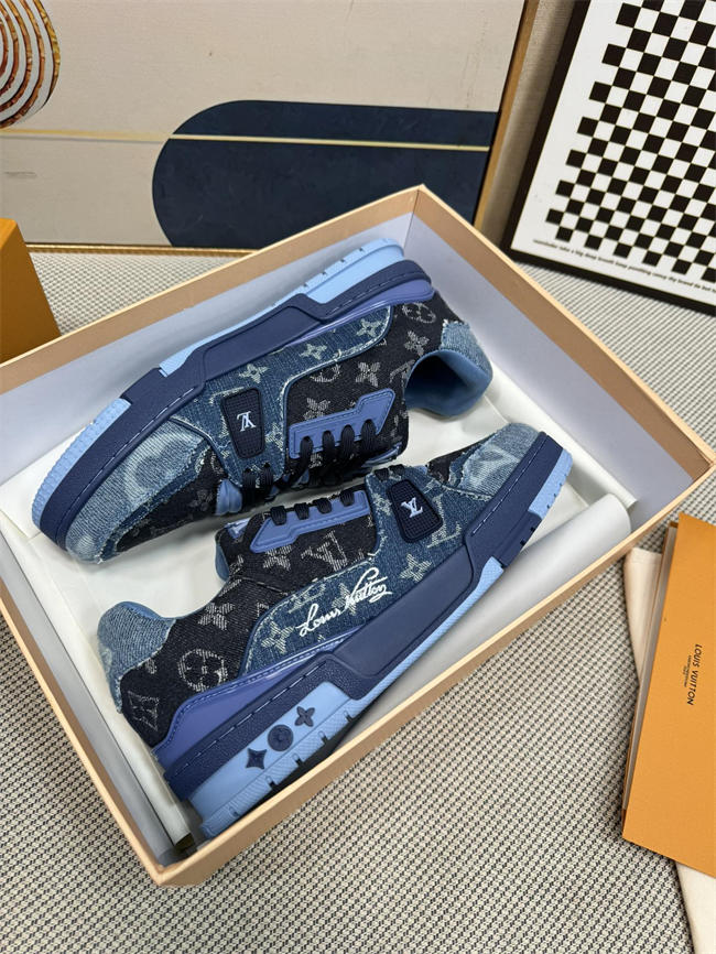 Lv Trainer Sneaker 18
