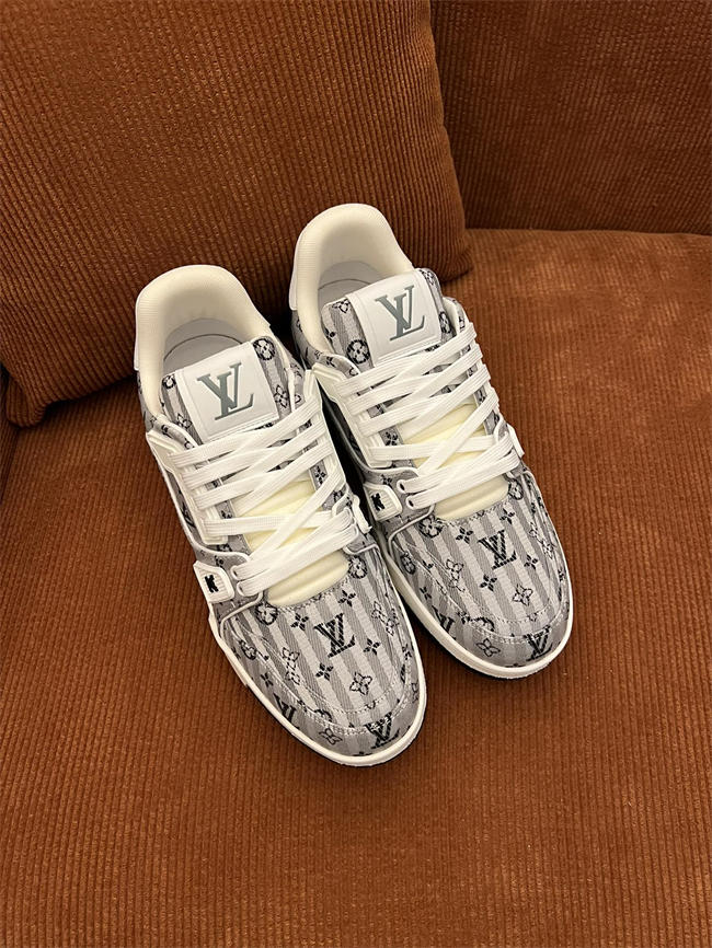 Lv Trainer Sneaker 81