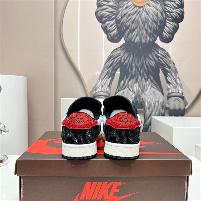 Nike Air Jordan 1 Low crystal T102