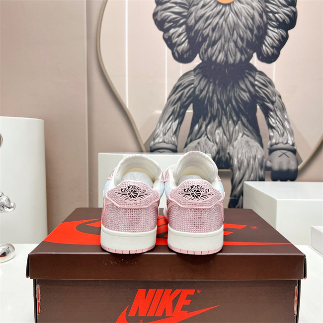 Nike Air Jordan 1 Low crystal T106